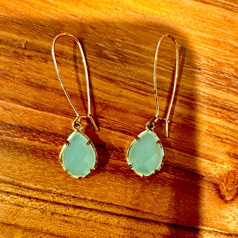 Kendra Scott drop earrings